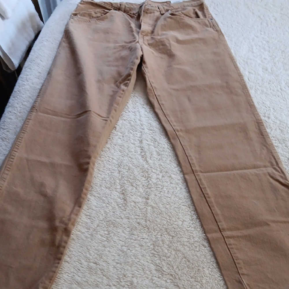 Wrangler Tan Relaxed fit Jeans Versatile Style